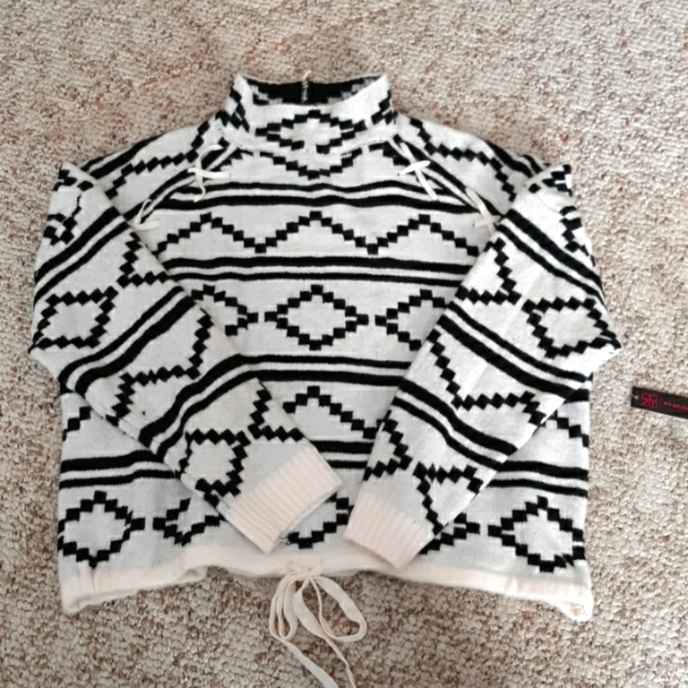 No Boundaries white and black sweater xxxl